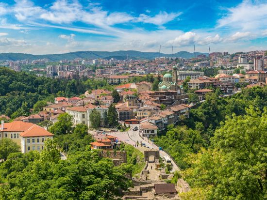 ブルガリアの世界遺産イワノヴォ岩窟教会＆旧市街ヴェリコ・タルノヴォ日帰り観光ツアー＜貸切チャーター／ブカレスト発＞