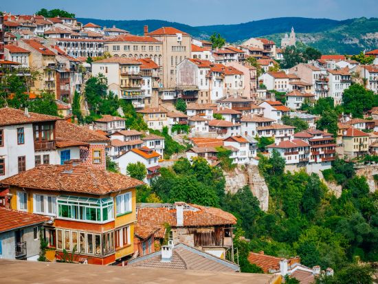 ブルガリアの世界遺産イワノヴォ岩窟教会＆旧市街ヴェリコ・タルノヴォ日帰り観光ツアー＜貸切チャーター／ブカレスト発＞