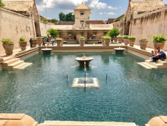 観光やビジネスに便利な貸切チャーター　世界遺産ボロブドゥール遺跡など行き先自由 ＜貸切／5～10時間／日本語ガイド／ジョグジャカルタ市内ホテル発＞