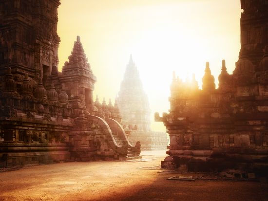 Indonesia_Yogyakarta_Prambanan_Temple_Sunrise_shutterstock_426074680