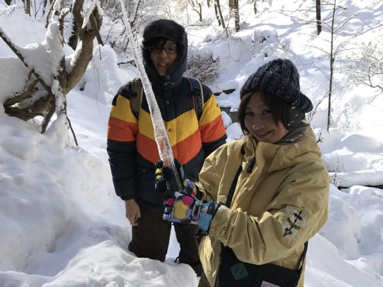 七条大滝スノートレッキングツアー  支笏湖近くの名瀑 七条大滝 10ｍにおよぶ圧巻の氷柱を見に行こう！＜午前・午後／1～3月／支笏湖発着＞by オーシャンデイズ