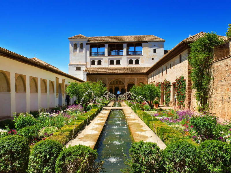 La Alhambra (Alcazaba, Nasrid Palaces, Generalife) Tour and Optional  Transfers tours, activities, fun things to do in Granada(Spain)｜VELTRA