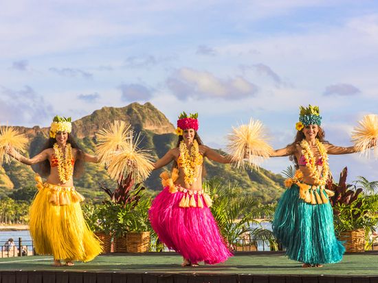 Aha Aina Royal Hawaiian Luau - Waikiki Oceanfront Luau Dinner Show tours,  activities, fun things to do in Oahu(Hawaii)｜VELTRA