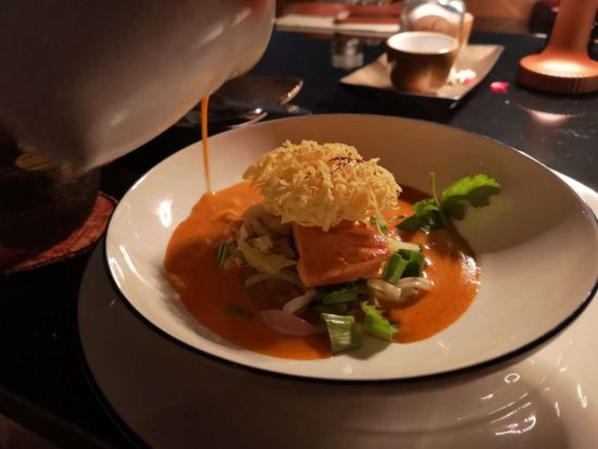 サフロンクルーズ 5つ星ホテル「バンヤンツリー」運行 ワンランク上のディナークルーズ＜タイ料理4コース／送迎付きプランあり＞