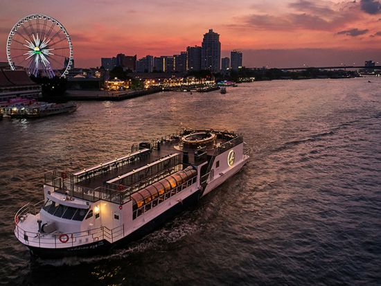 サフロンクルーズ 5つ星ホテル「バンヤンツリー」運行 ワンランク上のディナークルーズ＜タイ料理4コース／送迎付きプランあり＞