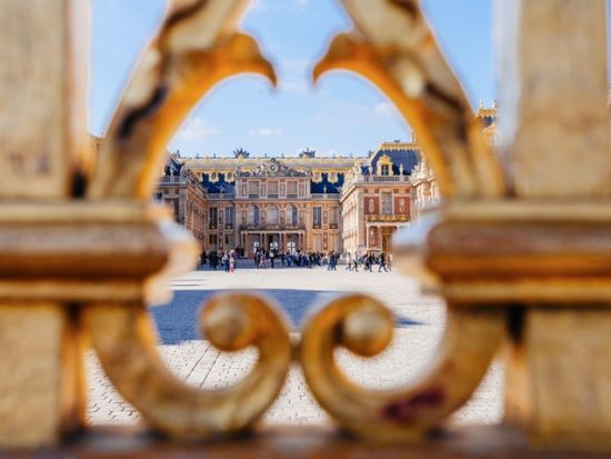 ベルサイユ宮殿＋庭園＋トリアノン宮殿 半日フリー観光 ＜選べる出発時間／宮殿内自由見学・宮殿公式日本語オーディオガイド利用／パリ発＞ ＊申込と同時に即予約確定