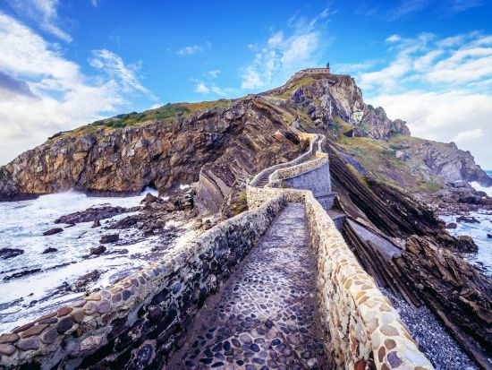 バスク地方の風光明媚な村をめぐる 半日観光ツアー　サン・フアン・デ・ガステルガチェ＆ピカソのゲルニカ村 ＜貸切／ビルバオ発＞