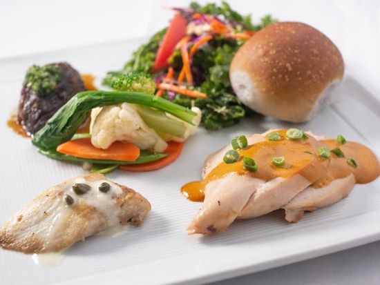 サンセットディナーセーリング 　シーマウイⅢ号　生演奏プランもご用意＜夕食ビュッフェ・飲み放題付き／カアナパリビーチ発＞by シー・マウイ