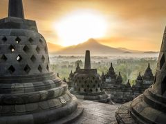 Indonesia_Borobudur_Sunrise_shutterstock_458945920