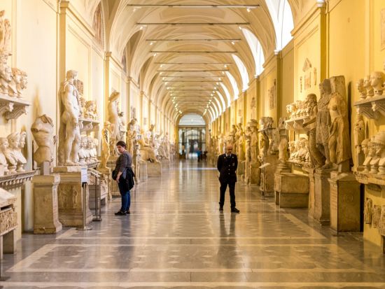 ヴァチカン美術館＋システィーナ礼拝堂 半日ガイドツアー 選べる時間帯＜混載／約3時間／英語ガイド＞＊申込と同時に即予約確定