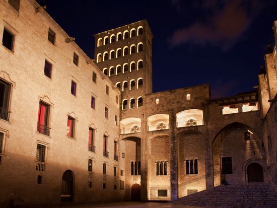 Spain_Barcelona_Gothic Quarter_Placa del Rey_Torre Mirador and Palau del Lloctinent_shutterstock_212582902