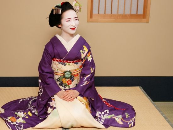 舞妓さんと一緒に体験プラン 舞鑑賞・記念撮影・お座敷遊び・食事付きなど選べる6プラン by 日本文化体験 庵an