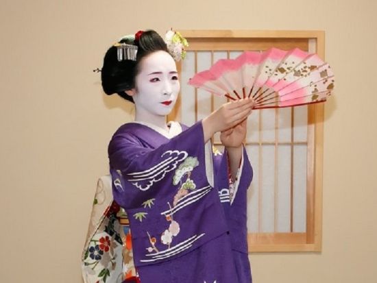 舞妓さんと一緒に体験プラン 舞鑑賞・記念撮影・お座敷遊び・食事付きなど選べる6プラン by 日本文化体験 庵an