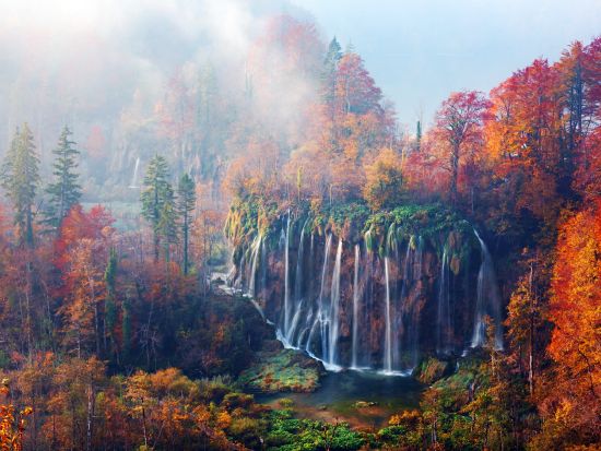 世界遺産プリトヴィッツェ湖群国立公園　日帰りプライベートツアー　昼食付きプランあり＜貸切／英語ガイド／ザグレブ発＞