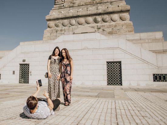 ニューヨーク自由の女神 半日観光ツアー　リバティ島上陸＆移民の島エリス島上陸 ＜英語ガイド＞