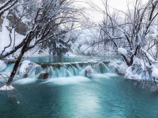 世界遺産プリトヴィッツェ湖群国立公園　日帰りプライベートツアー　昼食付きプランあり＜貸切／英語ガイド／ザグレブ発＞