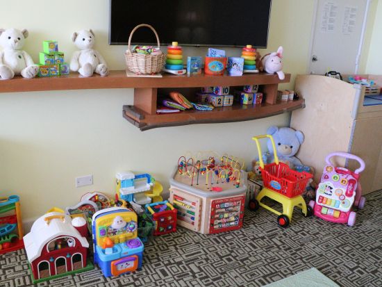 ハワイ州公認託児所ポピンズ　託児サービス　生後3か月～2歳5か月対象＜最短3時間～／シェラトン・ワイキキホテル内＞