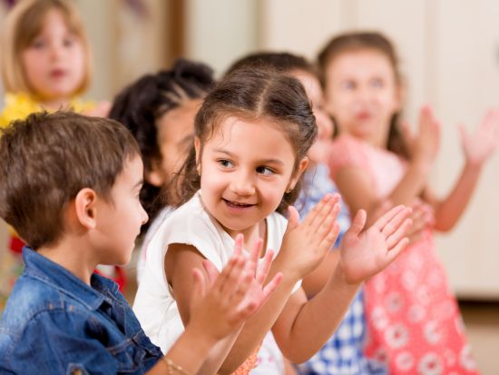 ハワイ州公認託児所ポピンズ　キッズプログラム　2歳6ヶ月～12歳対象＜半日または1日／シェラトン・ワイキキホテル内＞