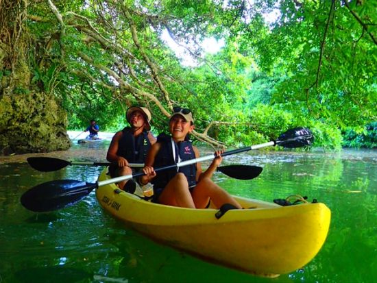 サンセットカヤックツアー　夕暮れ時のマングローブ林と宮良湾からの夕日を堪能＜3〜10月／当日13:00時まで予約OK＞