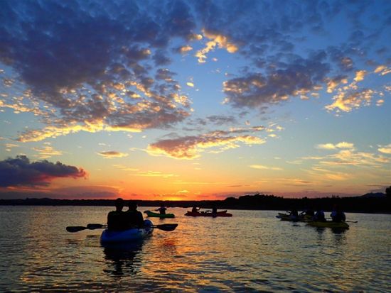 サンセット&ナイトカヤックツアー　宮良湾からの夕日・マングローブ・夜行性の生き物・星空を一度に楽しむ＜6～10月／当日12時まで予約可＞