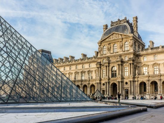 パリ名所をまとめて事前予約！ルーブル美術館「モナリザ」直行アクセス付優先入場チケット＋エッフェル塔第2展望台入場チケット＋セーヌ川遊覧クルーズチケット