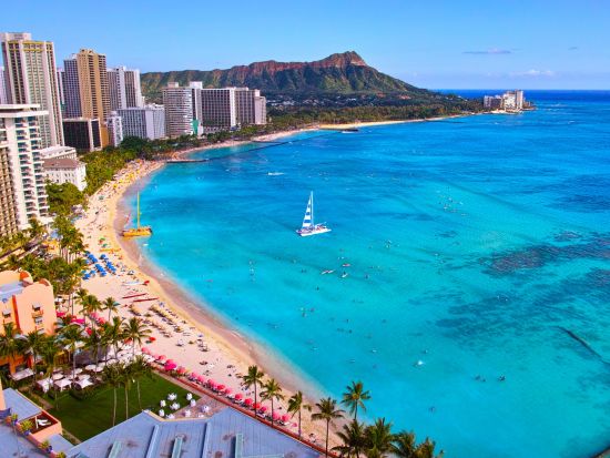 ワイキキビーチ　パラソル・チェア貸出しサービス ＜ロイヤル ハワイアン ホテル前＞