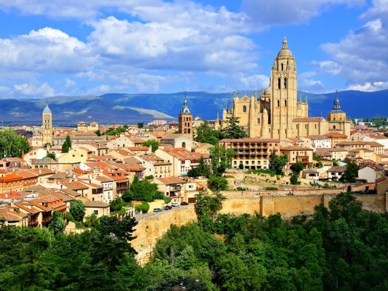 Spain_Segovia_shutterstock_400876072