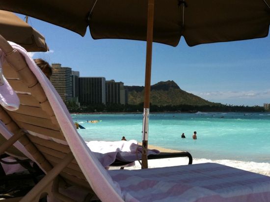 ワイキキビーチ　パラソル・チェア貸出しサービス ＜ロイヤル ハワイアン ホテル前＞