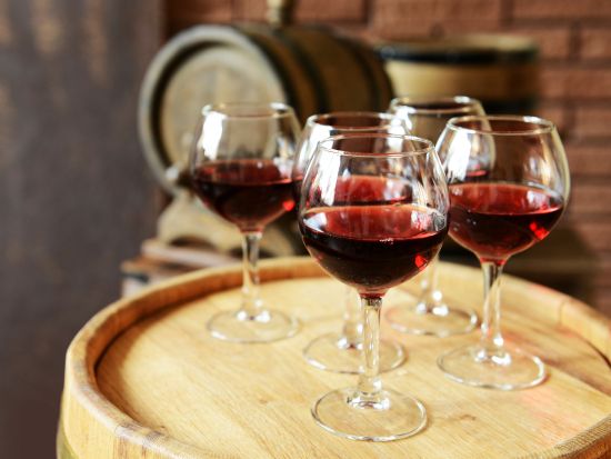 世界遺産ポン・デュ・ガールとローヌ地方ワインツアー　シャトーヌフ・デュ・パプ＆タヴェル ＜試飲付（2軒）／日本語または英語ガイド／アヴィニョン発＞