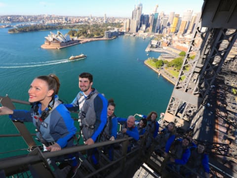 ブリッジクライム (シドニーの人気アクティビティ) | シドニーの観光・オプショナルツアー専門 VELTRA(ベルトラ)