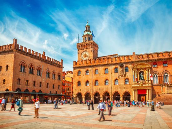 【プライベートツアー】列車で行く！芸術の街ボローニャ 1日観光ツアー＜日本語／ミラノ発＞by Max Harvest