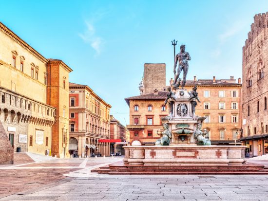 【プライベートツアー】列車で行く！芸術の街ボローニャ 1日観光ツアー＜日本語／ミラノ発＞by Max Harvest