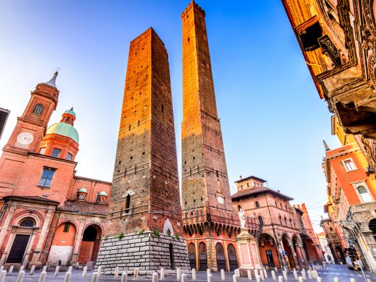 【プライベートツアー】列車で行く！芸術の街ボローニャ 1日観光ツアー＜日本語／ミラノ発＞by Max Harvest