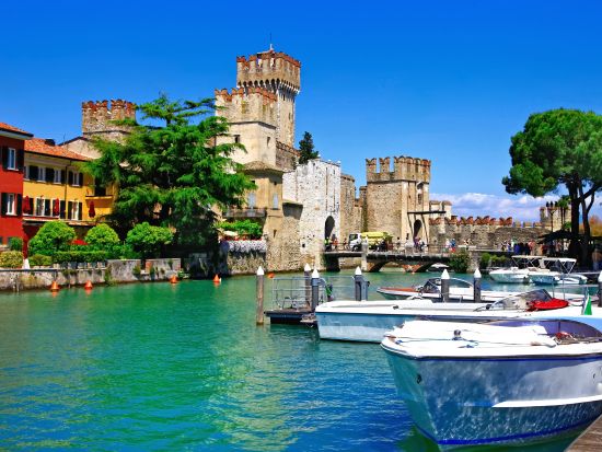 恋愛成就のパワースポット！恋人たちの聖地ヴェローナ＆湖水地方ガルダ湖 1日観光ツアー＜英語／ミラノ発＞