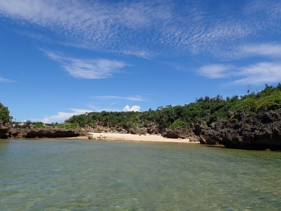 サンゴ礁の海でSUP クルージング&シュノーケリング&神秘の洞窟探検 ！＜写真無料／シャワー兼更衣室完備／恩納村＞ 