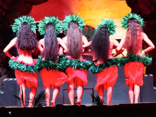 伝統ルアウ＆フラ ハワイアンショー　『ドラムス・オブ・ザ・パシフィック・ルアウ』＜ブッフェ夕食／飲み放題／ハイアットリージェンシー・マウイ＞