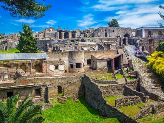 Italy_pompeii_shutterstock_1033620628