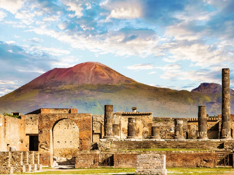 Italy_Pompeii_shutterstock_1209687841