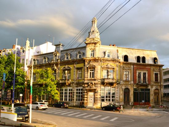 世界遺産イヴァノヴォ岩窟教会群＆国境の街ルセ　日帰り観光ツアー ＜日本語または英語ガイド／昼食付き／ブカレスト発＞