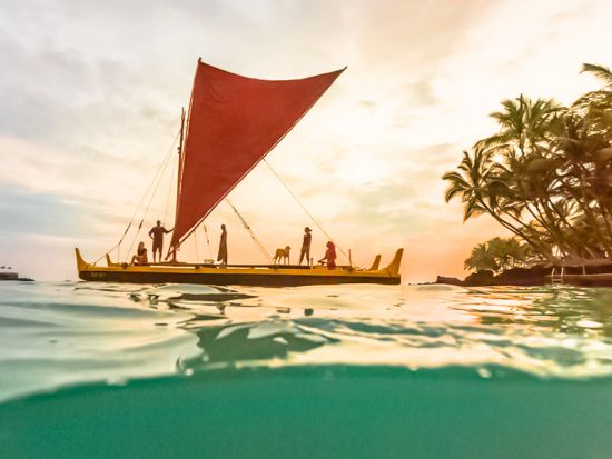 ハワイ島　野生のマンタ×ナイトシュノーケリング☆伝統的なカヌーに乗って夜の海へ出発！＜夕方または夜／約1時間30分／英語ガイド／ハワイ島発＞