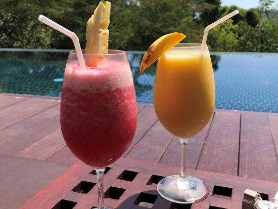 隠れ家リゾートのフローティングランチ　フォトジェニックツアー付きプランあり＜ホテル送迎付／英語ドライバー／貸切＞