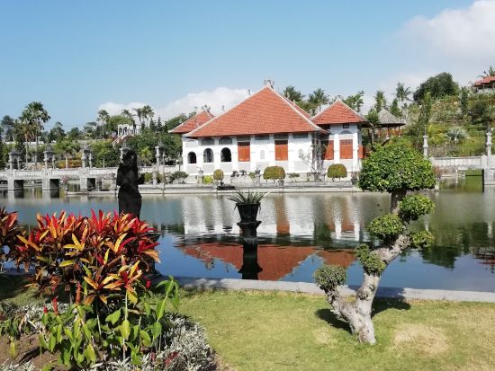 【貸切】バリ島東部マニアック観光ツアー！水の王宮タマン・ウジュン＋アンラプラの街＋水の離宮ティルタ・ガンガ＋ブサキ寺院＜1日／日本語ガイド＞