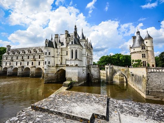 世界遺産ロワール古城めぐり 日帰りツアー　シュノンソー城＋シャンボール城＋シュヴェルニー城＜日本語オーディオガイドor英語ガイドorガイドなし＞