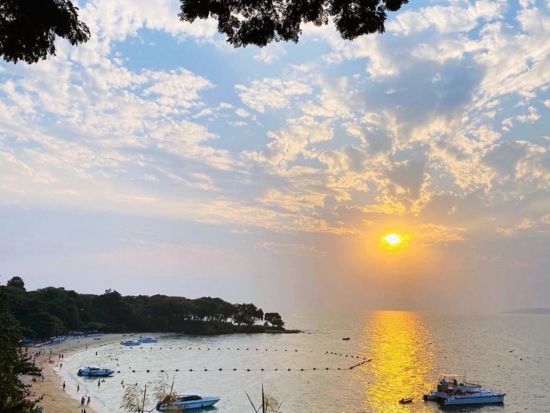 パタヤパワースポット1日観光ツアー　アジアのサグラダファミリア「サンクチュアリ・オブ・トゥルース」＋ワット・プラヤイ＋ワット・カオシーチャン＜バンコク発／日本語