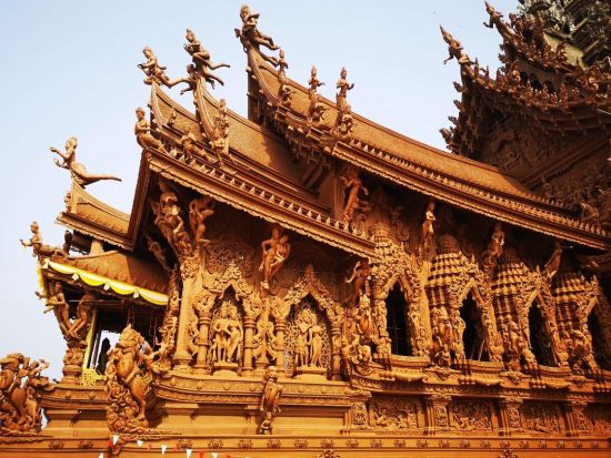 パタヤ市内半日観光ツアー　サンクチュアリー・オブ・トゥルース＆ワット・カオシーチャン＆ワット・プラヤイ巡り ＜日本語ガイド＞