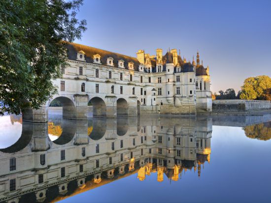 世界遺産モンサンミッシェル＆ロワール古城　1泊2日周遊ツアー＜4～10月／金曜／英語ガイド＞