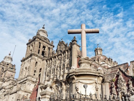 世界遺産テオティワカン遺跡ツアー 大迫力の巨大ピラミッド群へ！「天使の街」プエブラ観光付き＜日本語ガイド／メキシコシティ発＞