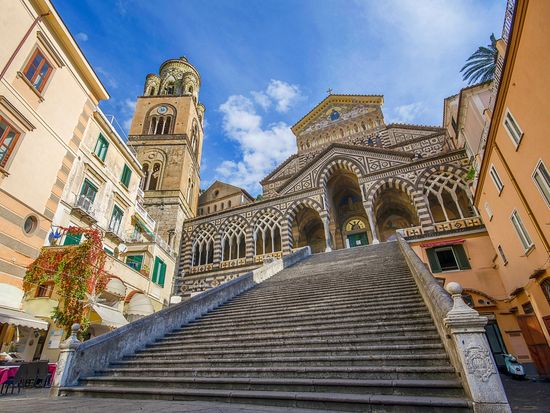 Italy_Amalfi_Duomo_shutterstock_774628894 (1)