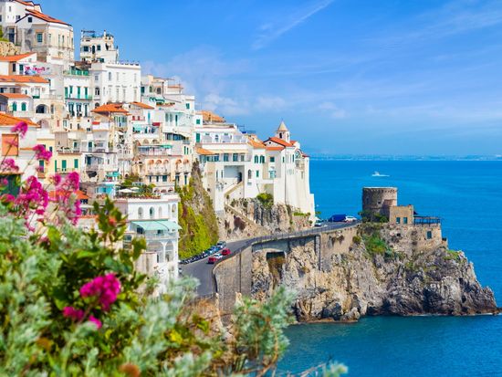 Italy_Amalfi_shutterstock_1376103113
