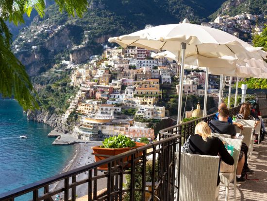 イタリア高速列車で行く！世界遺産アマルフィ海岸+ ポジターノ 1日観光＜4～10月／英語／ローマ発＞